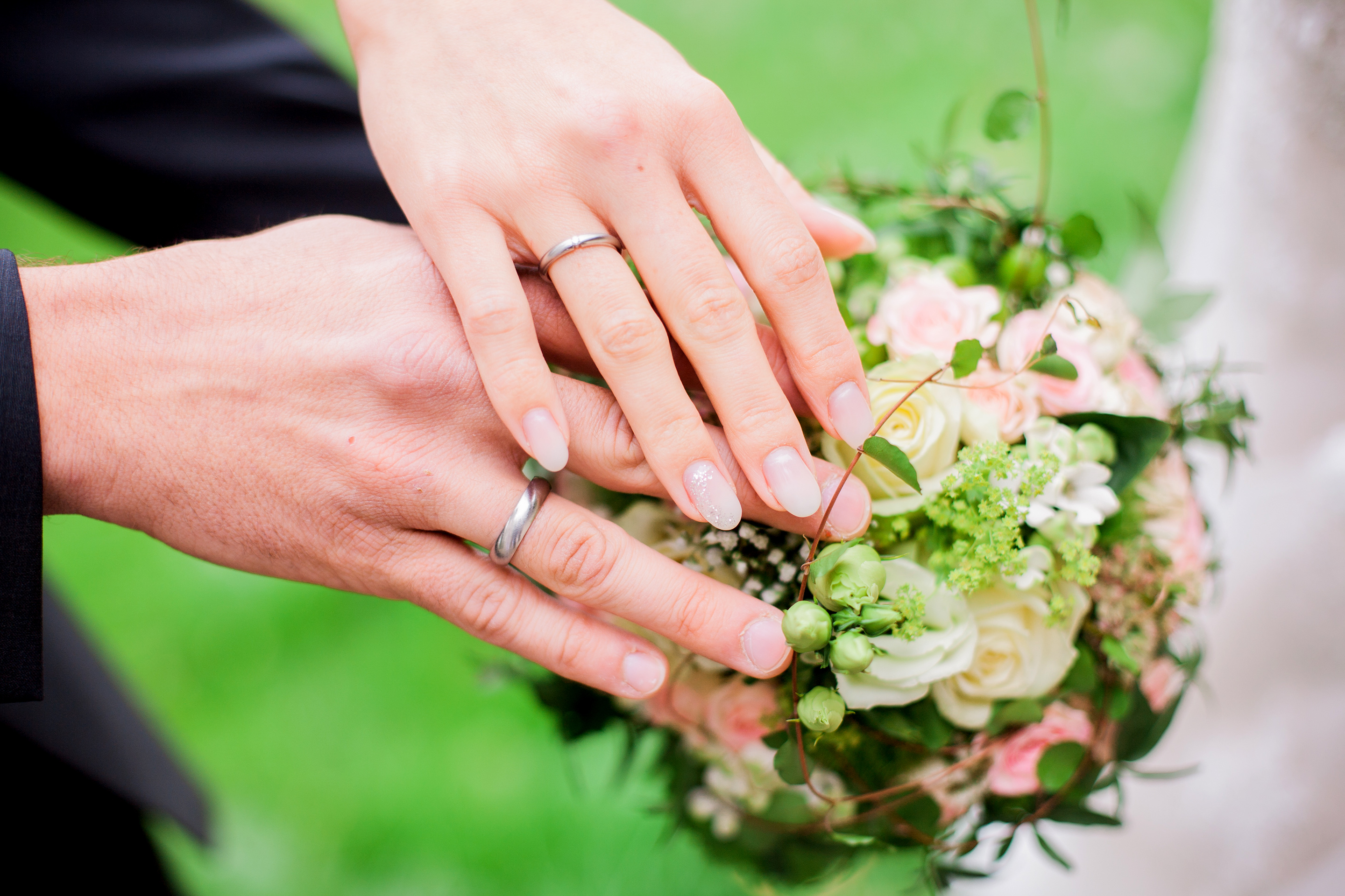 Die Ringe sind nach vor ein wichtiges Symbol der Eheschließung.